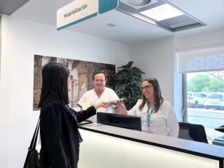 El Hospital Quirónsalud Córdoba celebra el Día del Libro con sus pacientes para promover los beneficios de la lectura en la salud
